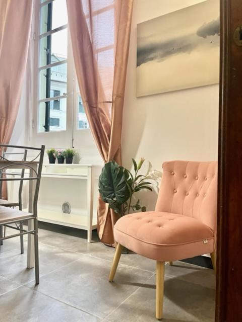 Happy Family Apartments U Papaviou Genoa Bagian luar foto